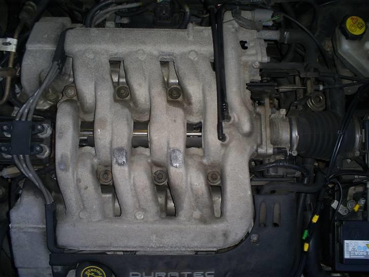 Ford  Mondeo 2.5 V6 - Er der forresten nogen som kan forklare mig hvorfor et KN-Kit ikke passer på en 2.5 når det er med Automat gear? billede 8