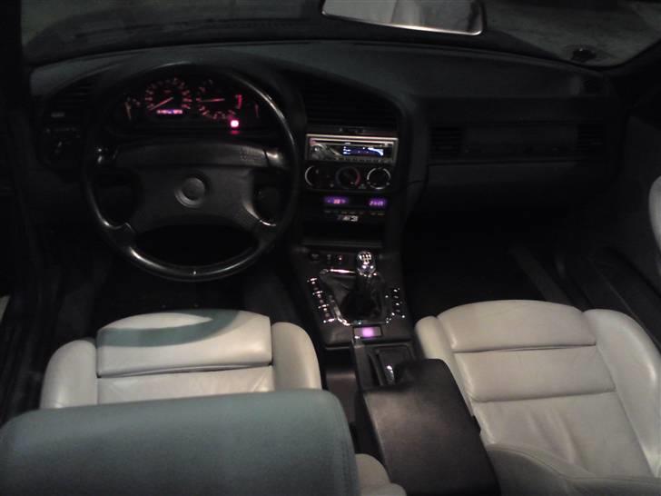 BMW 318i cab SOLGT billede 2