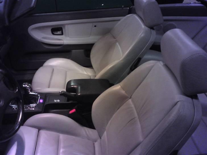 BMW 318i cab SOLGT billede 4