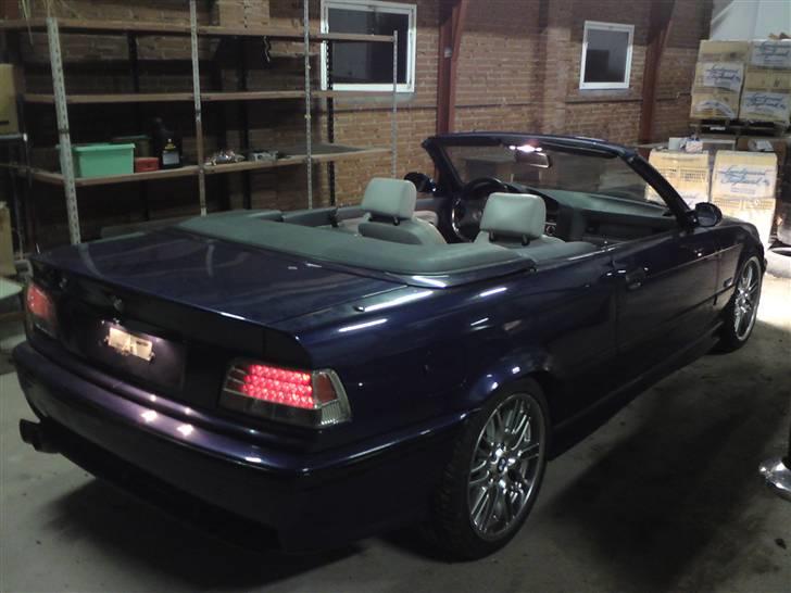 BMW 318i cab SOLGT billede 5