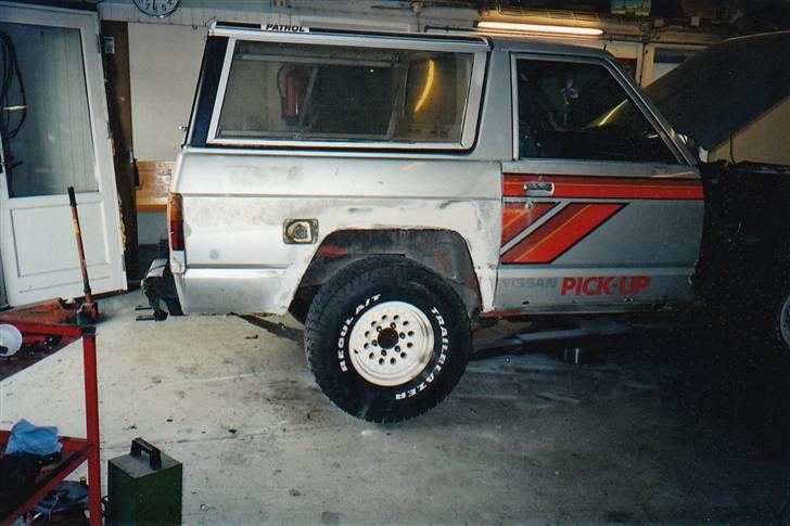 Nissan Patrol 4x4 Pickup - Ny skærm kant i højre side. billede 3