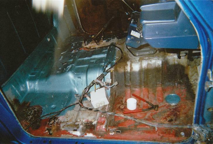 Nissan Patrol 4x4 Pickup - Bunden af bilen er sand blæst. billede 13