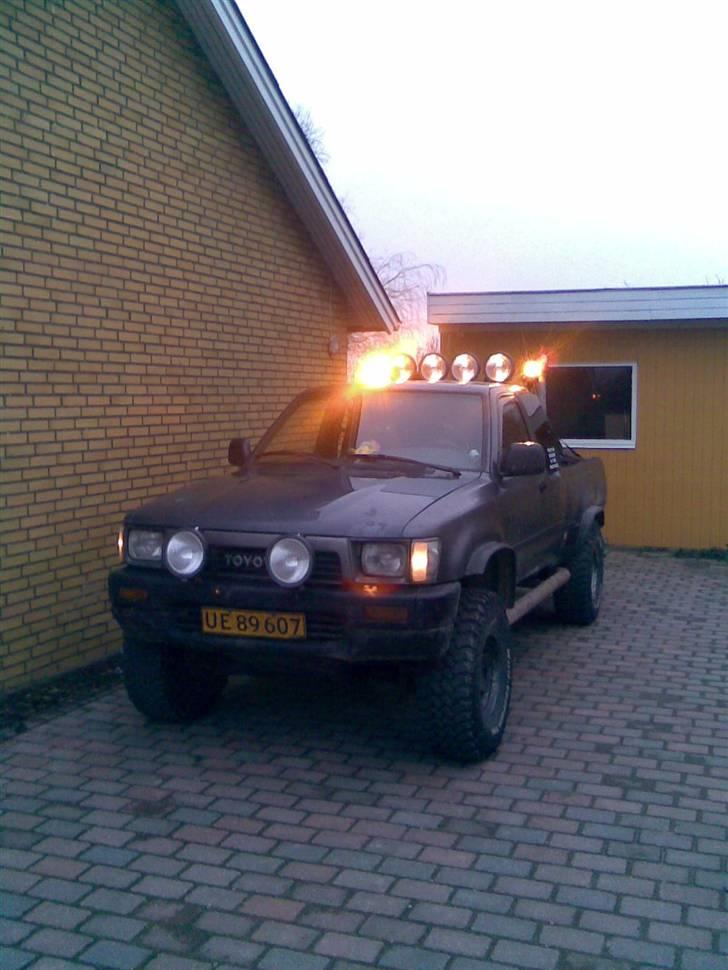 Toyota hilux 4x4 solgt billede 11