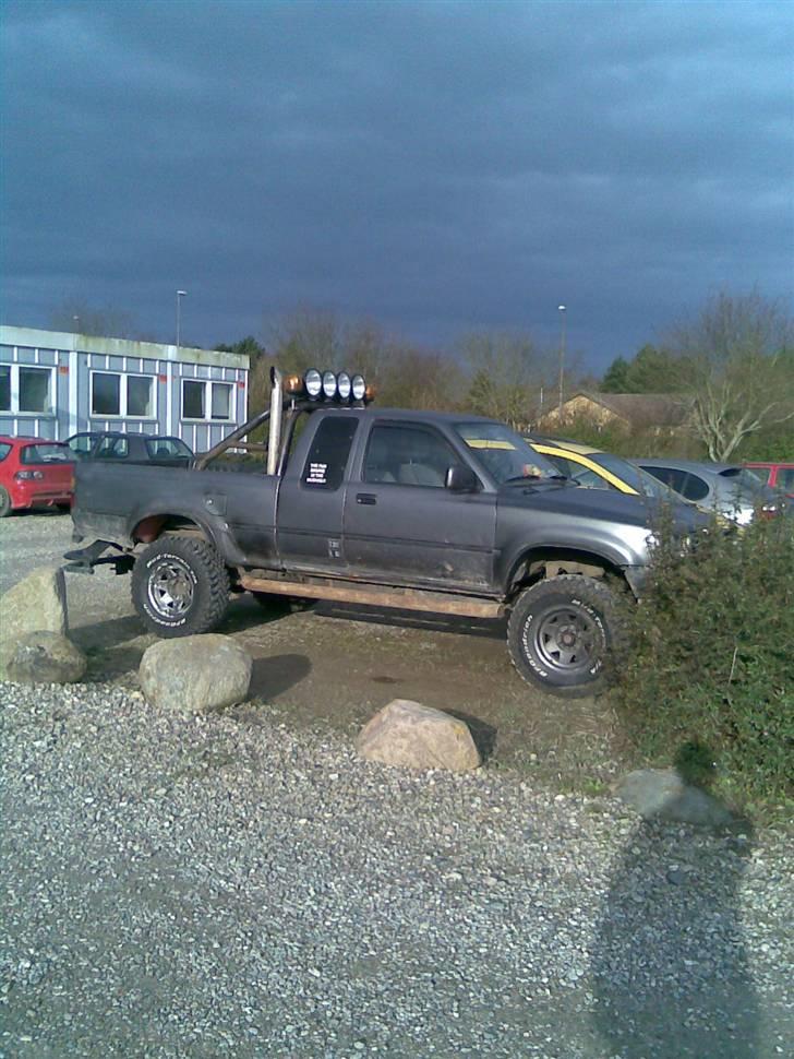 Toyota hilux 4x4 solgt billede 14