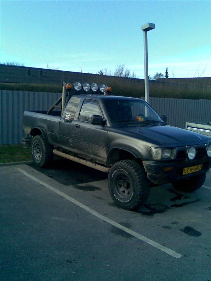 Toyota hilux 4x4 solgt billede 15