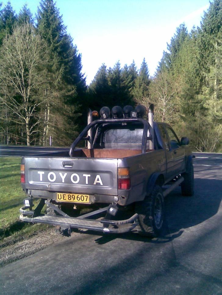 Toyota hilux 4x4 solgt billede 16