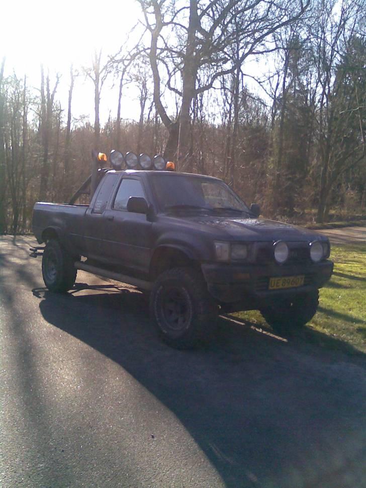 Toyota hilux 4x4 solgt billede 17