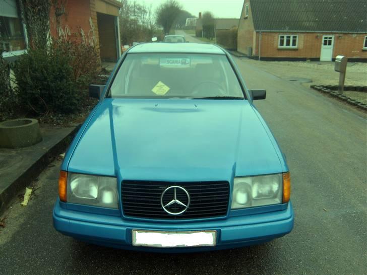 Mercedes Benz 250D 124 *RIP* - sådan ser den så ud nu i dag. billede 1