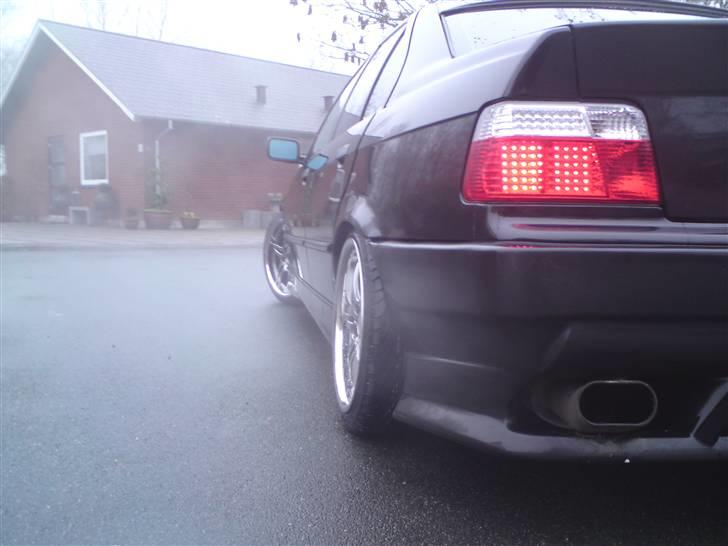 BMW 318 i SOLGT billede 6