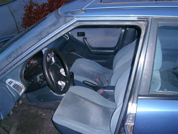 Mazda 323F BG *SOLGT* - Kabinen med Lidt indfarvet billede 6