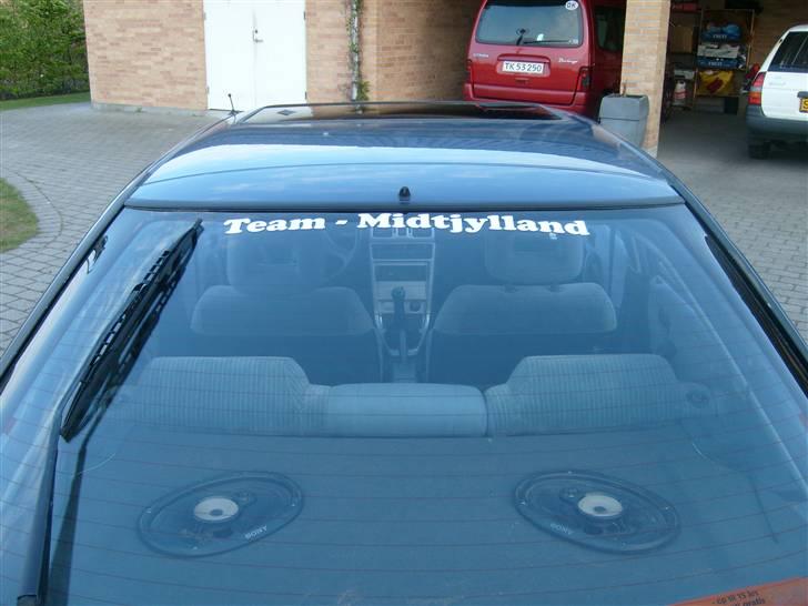 Mazda 323F BG *SOLGT* - Mit nye Team-Midtjylland streamer i bagruden (: billede 10