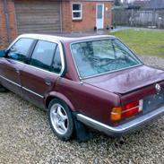 BMW 320i E30 (SOLGT)