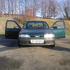 Nissan primera  SOLGT!!!!!