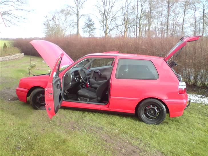 VW Golf 3 1.8i [Totalskadet] billede 2