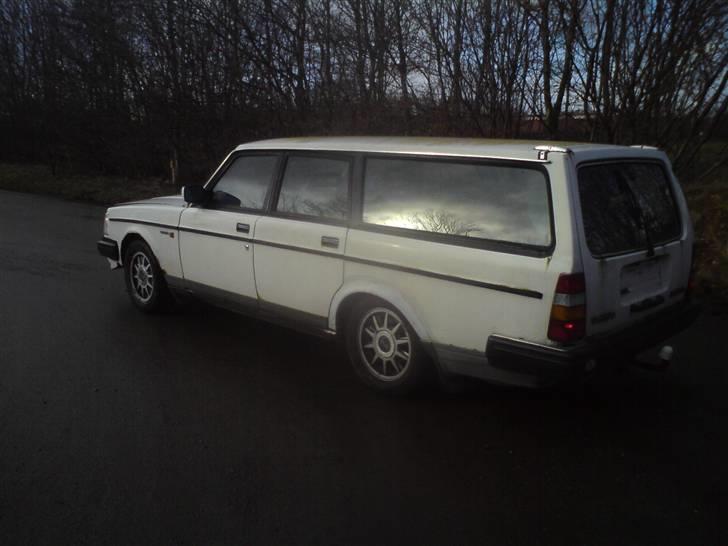 Volvo 240 GL  skrotte billede 2