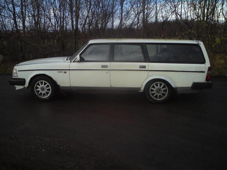 Volvo 240 GL  skrotte billede 3