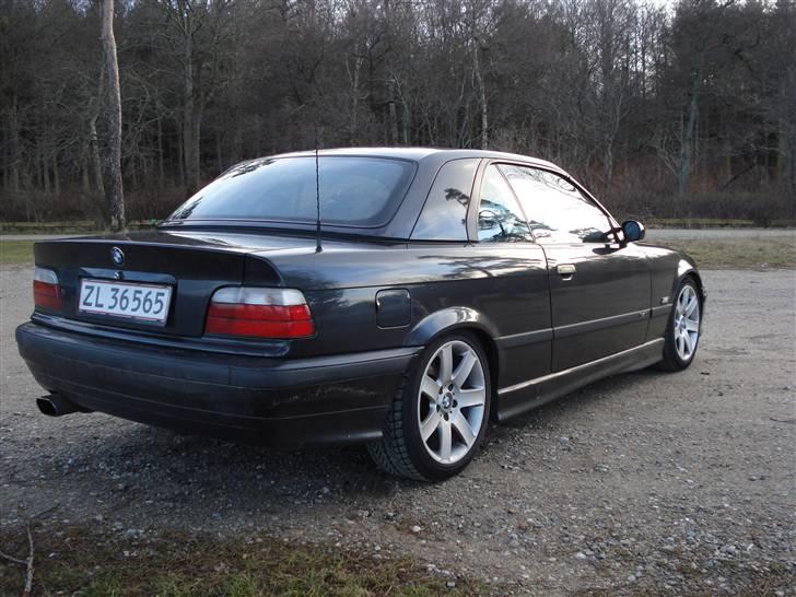 BMW 325i Cabriolet SOLGT billede 3