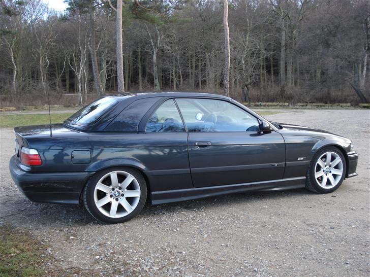 BMW 325i Cabriolet SOLGT billede 4