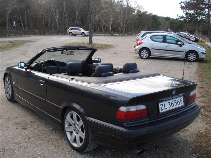 BMW 325i Cabriolet SOLGT billede 6