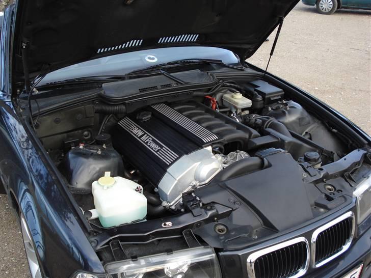 BMW 325i Cabriolet SOLGT billede 7