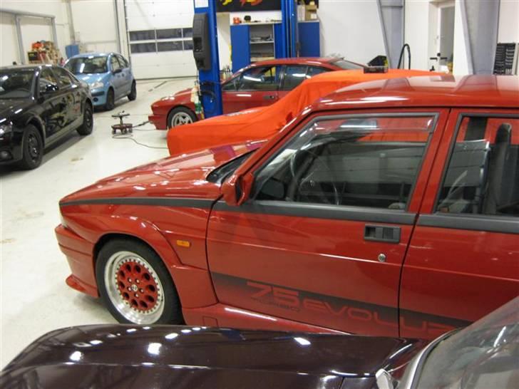 Alfa Romeo 75 Turbo Evoluzione billede 3