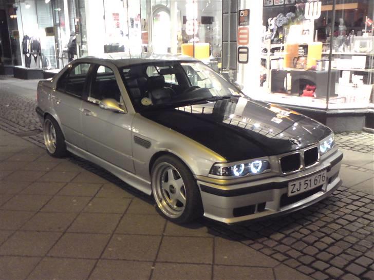 BMW 325i SOLGT billede 8