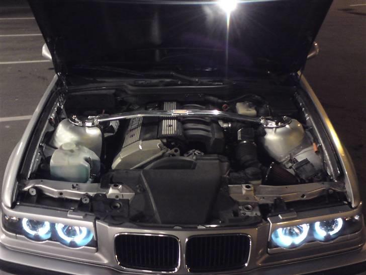 BMW 325i SOLGT billede 12