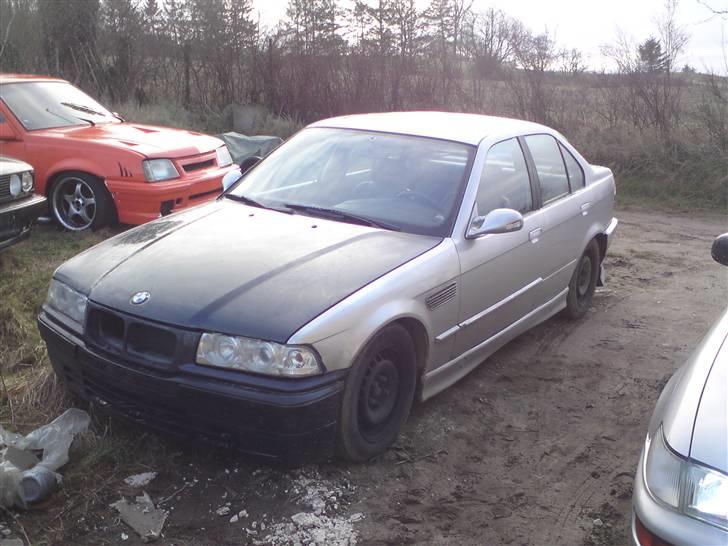 BMW 325i SOLGT - som den stod da jeg fik den... billede 17