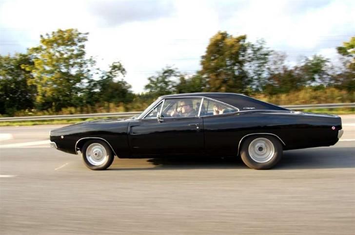 Dodge Charger R/T - Bilen køre ihvertfald 5000 km. hvert eneste år!. Så de bliver godt nok brugt. Men den holder til det! :) billede 2