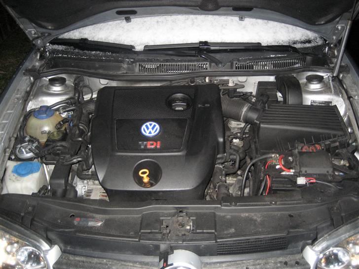 VW Golf IV - motorrummet, som ikke er blevet gjort rent for nylig... billede 6