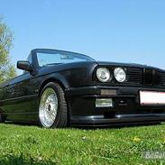 BMW E30 320i Cabrio *SOLGT*