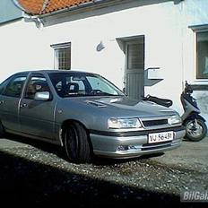 Opel VECTRA 2,0i CDX    SOLGT