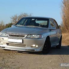 Opel Vectra B (tot.skadet)