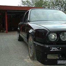 BMW e30 alpina b6