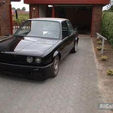 BMW e30 alpina b6