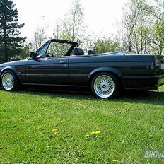 BMW E30 320i Cabrio *SOLGT*