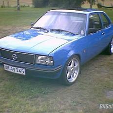 Opel Ascona b