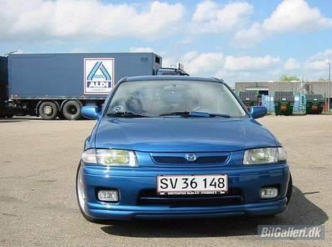 Mazda 323 Sport  billede 4