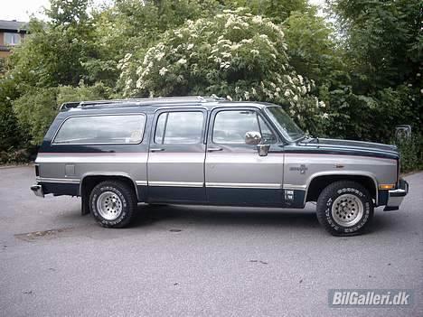 Chevrolet Suburban, Silverado billede 2