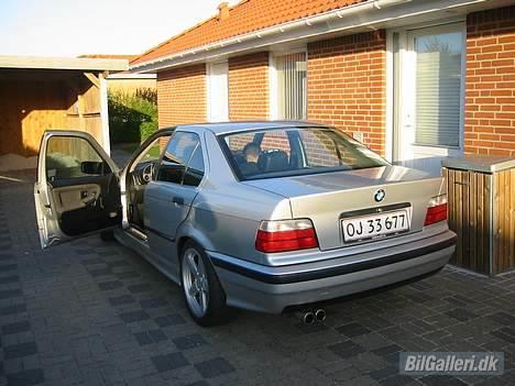 BMW 318i billede 2