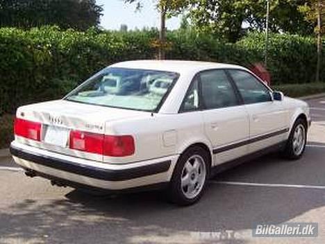 Audi 100/S4  SOLGT - et fra røven hvor man kan se de specielle  US baglygter billede 3