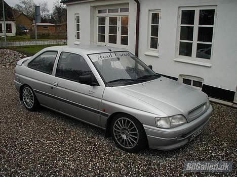 Ford Escort (totalskadet) billede 2