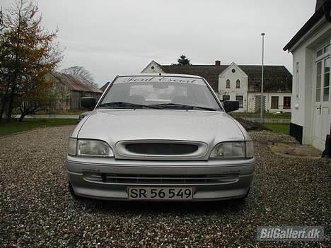 Ford Escort (totalskadet) billede 3