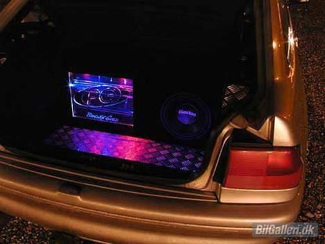 Ford Escort (totalskadet) billede 5