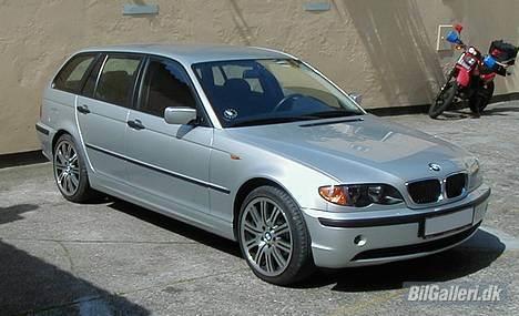 BMW 318i Touring E46 - SOLGT - nu mangler jeg kun at få hvis blinklys på billede 1