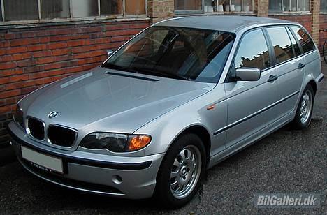 BMW 318i Touring E46 - SOLGT - lige hentet hos forhandleren billede 2