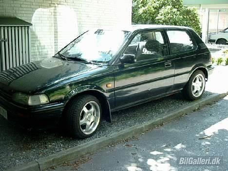 Toyota Corolla 1.3 XL - SOLGT - Fra siden billede 3