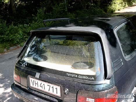 Toyota Corolla 1.3 XL - SOLGT - Spoileren er lagt på for at se hvordan det ville se ud billede 4
