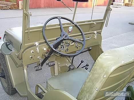 Jeep CJ-2A 4x4 US Army model - Jeg har også et sæt sortegummi måtter. Der er kontakt til langt lys ved siden af koblingen. Som det var på den til. (1946) billede 4