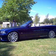 BMW 325i Cab - SOLGT...